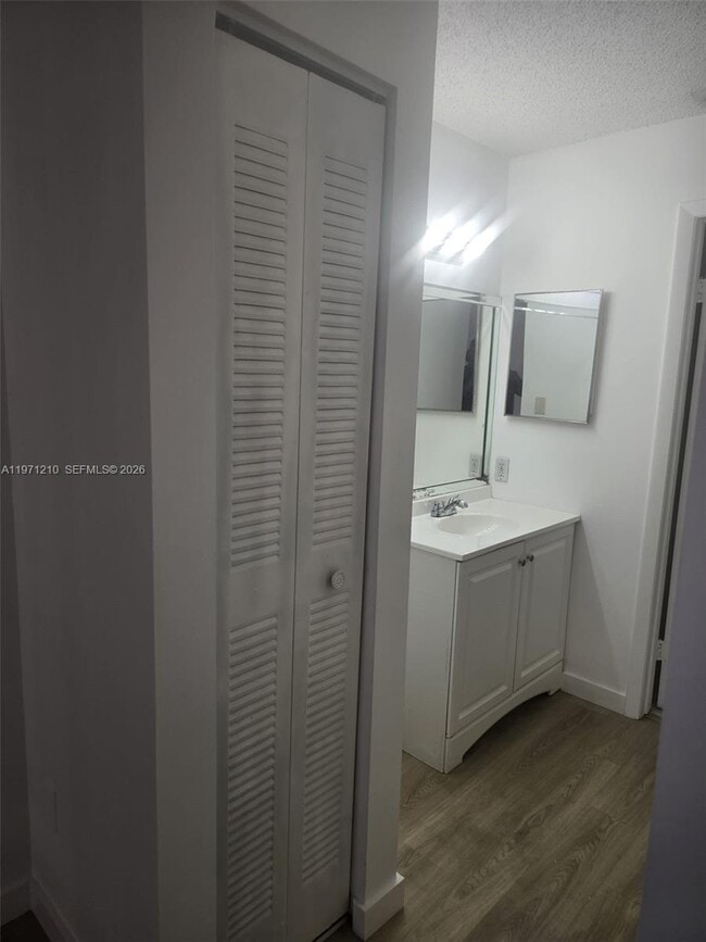 Building Photo - 1400 Jefferson Dr