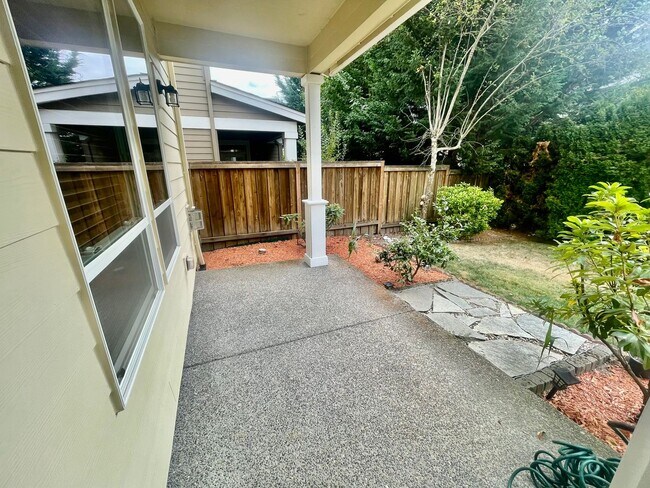 Building Photo - Well Appointed, Open Floor Plan 3-bedroom, 2.5-bathroom home in Beaverton