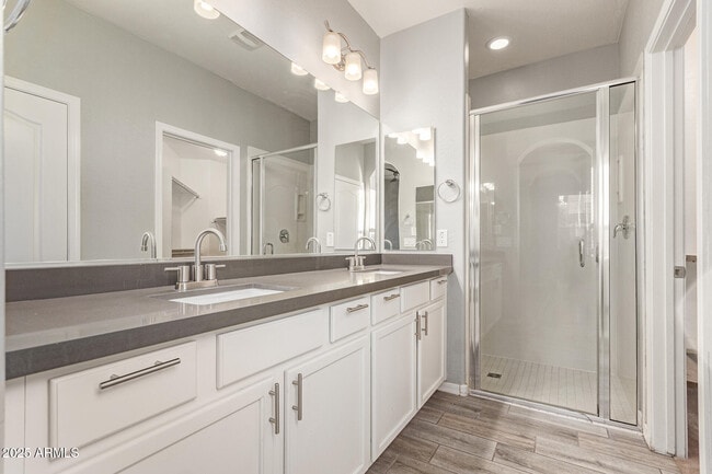 Building Photo - 743 E Constance Wy