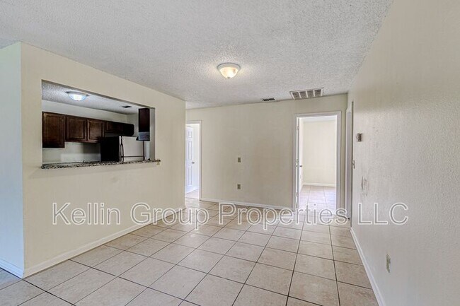 Building Photo - 860 Fox Lake Dr