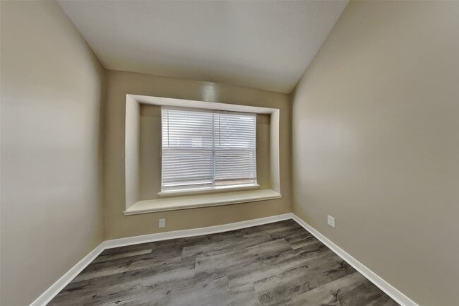 Building Photo - 7007 Fuchsia Ln