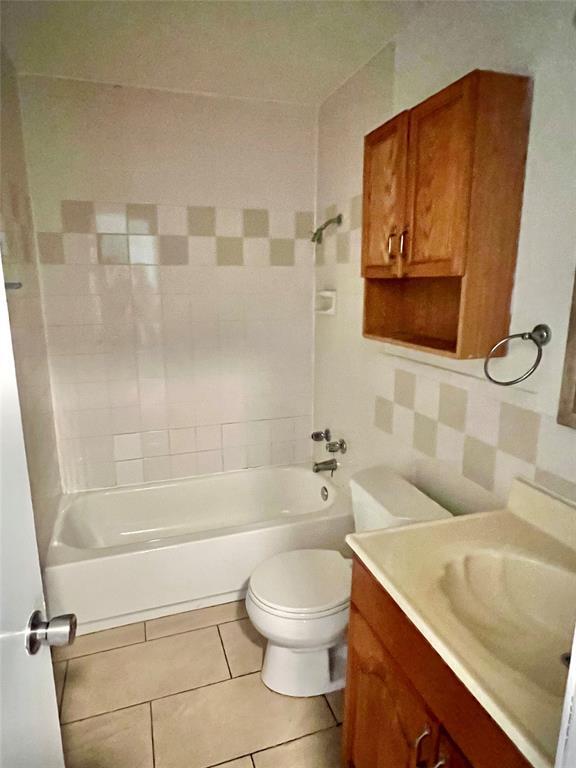 Building Photo - 10806 Humington Dr