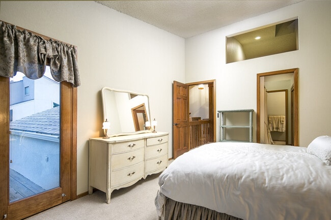 Building Photo - Breathtaking Three Bedroom Townhouse In The Pinery On The Golf Course