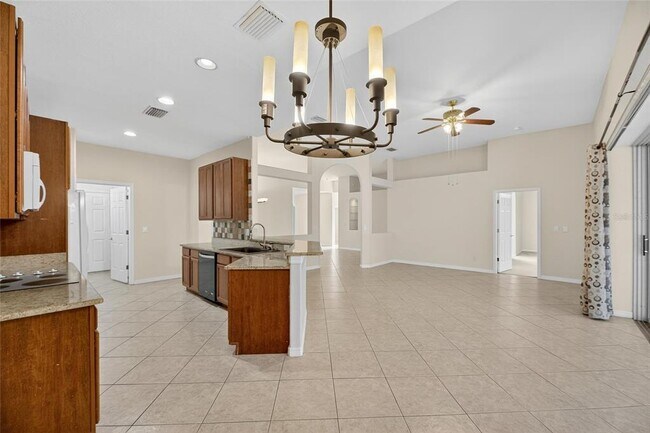 Building Photo - 9115 Pinebreeze Dr