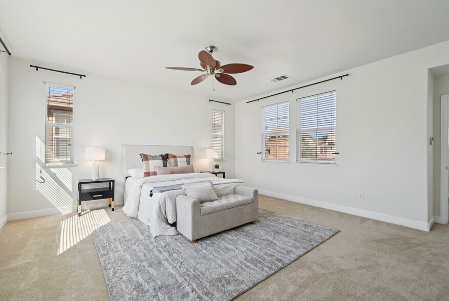 Building Photo - 2070 Katnich Ln