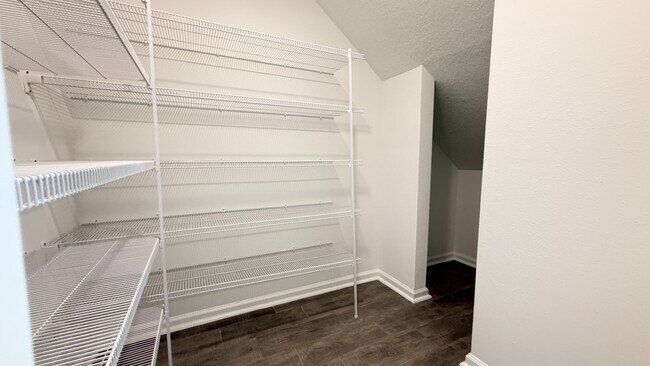 Building Photo - 6039 Oracle Ct