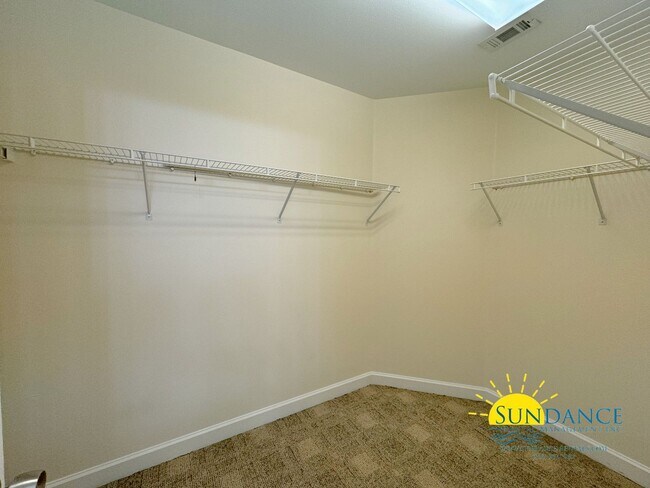 Building Photo - Waterfront Luxury Living on Cinco Bayou!