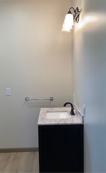 Building Photo - 105 Wapak St