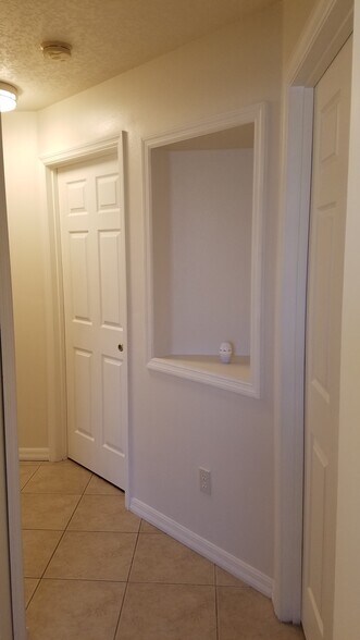 Building Photo - 2306 S Bumby Ave