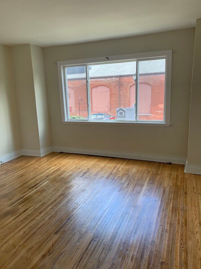 Building Photo - 36 Tremont Ave