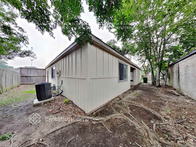 Building Photo - 11911 N Youngwood Ln