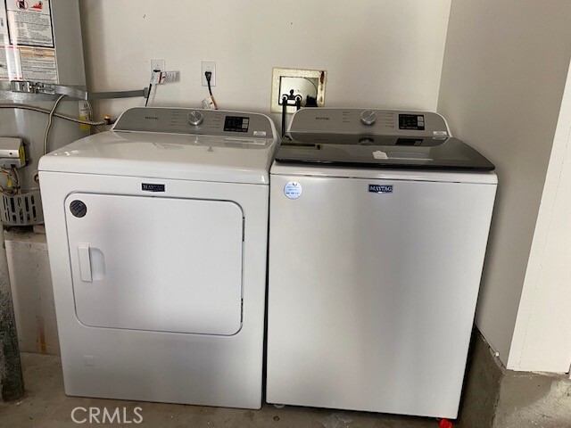 Building Photo - 2003 Ladrillo Aisle