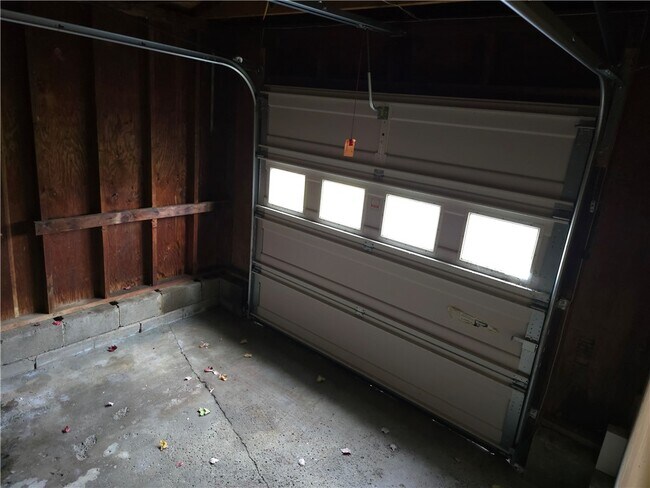 Building Photo - 379 Hollybrook Rd