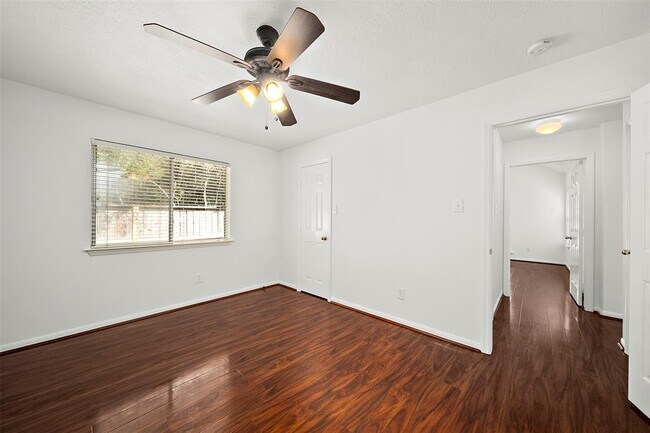 Building Photo - 83 Hidden Meadow Dr