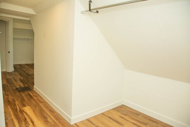 Building Photo - 4 Bedroom House Available Near Scott Stadi...