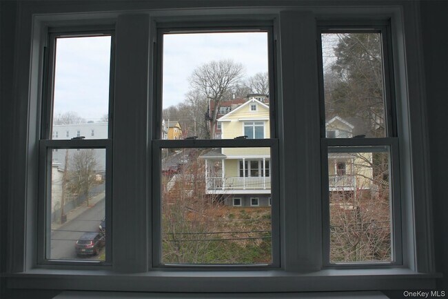 Building Photo - 451 Warburton Ave