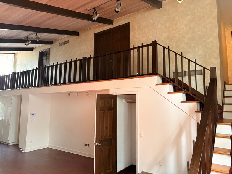 Building Photo - 1349 Wooded Hills Dr