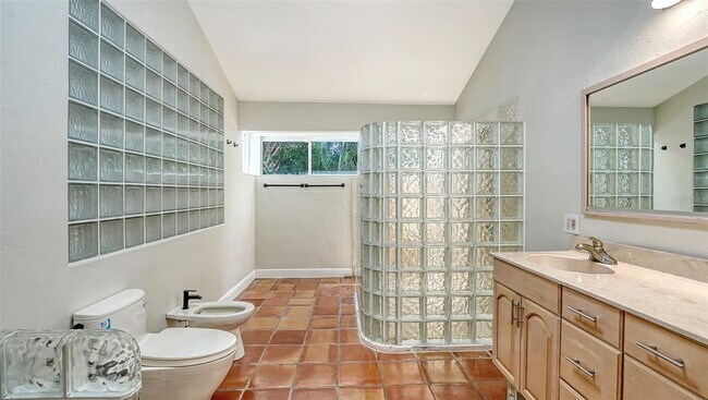 Building Photo - 4935 Riverwood Ave