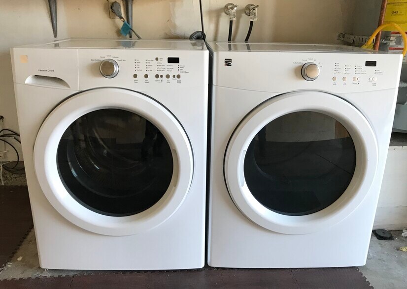 Building Photo - 497 Daisydell Court