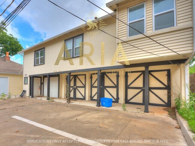 Primary Photo - Updated & Adorable 2 Bed/1 Bath Space in t...