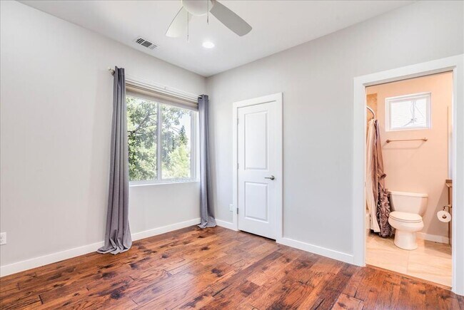 Building Photo - 3505 Villa Ct