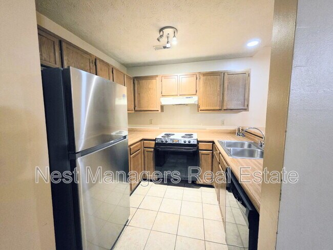 Building Photo - 1861 Tryon Dr