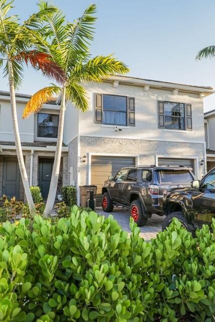 Building Photo - 148 SE 5th Ct