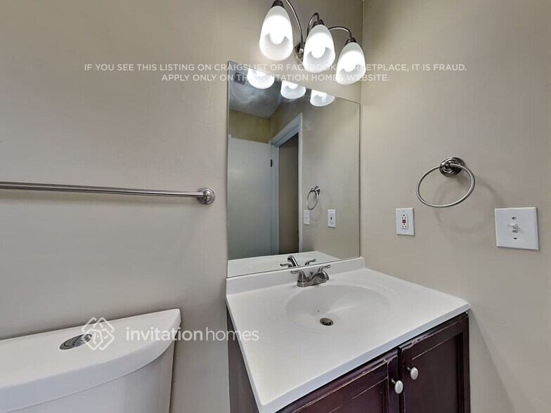 Building Photo - 2550 Raintree Way NE