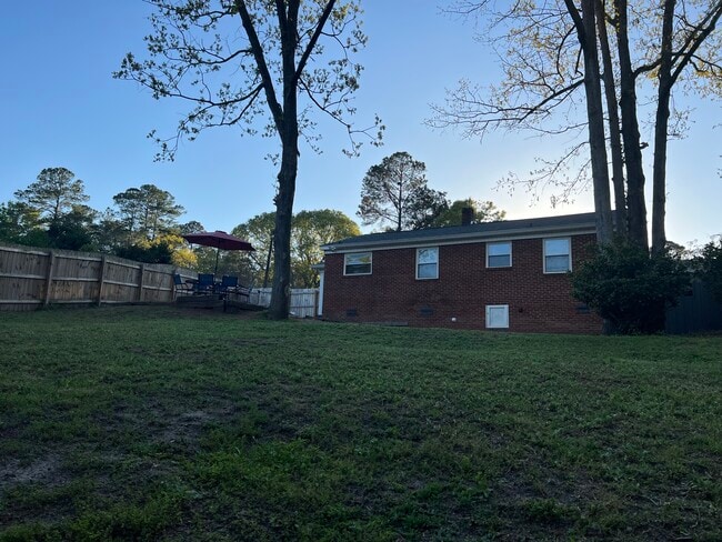 Building Photo - 2008 Robin Rd