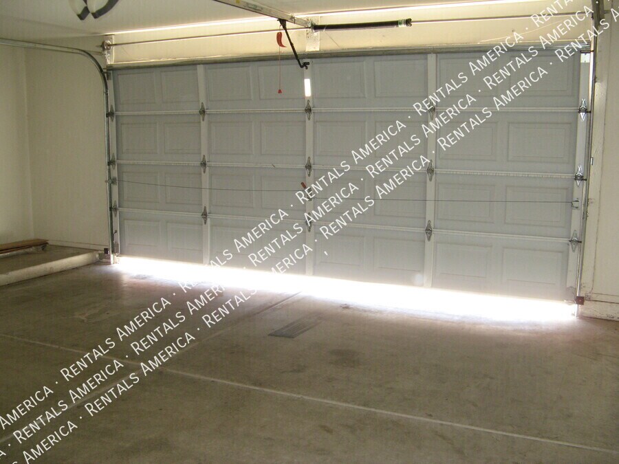 Building Photo - 8536 W Dahlia Dr