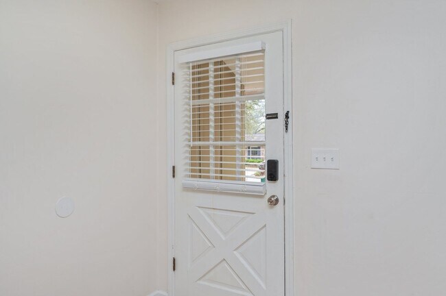 Building Photo - Renovated 3 bedroom house in Niceville!