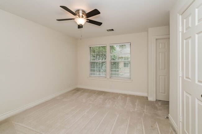 Building Photo - 2605 Cheshire Oaks Dr