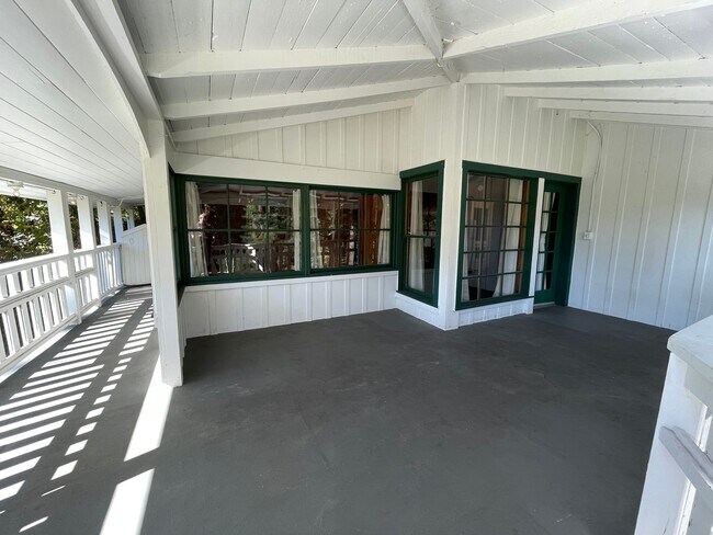 Building Photo - 079-02