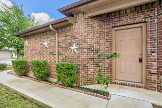 Building Photo - 12307 Waterford Run Way