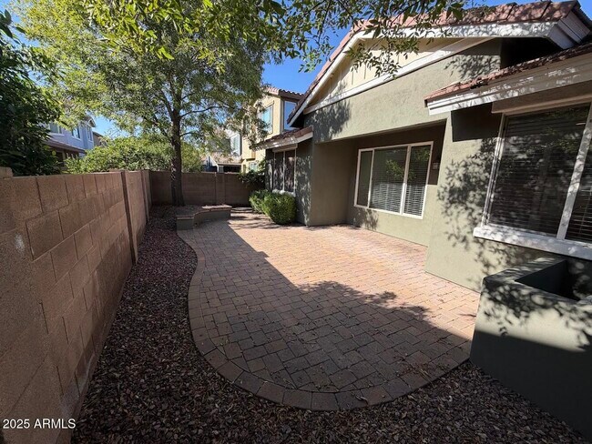 Building Photo - 3349 E Cheyenne St