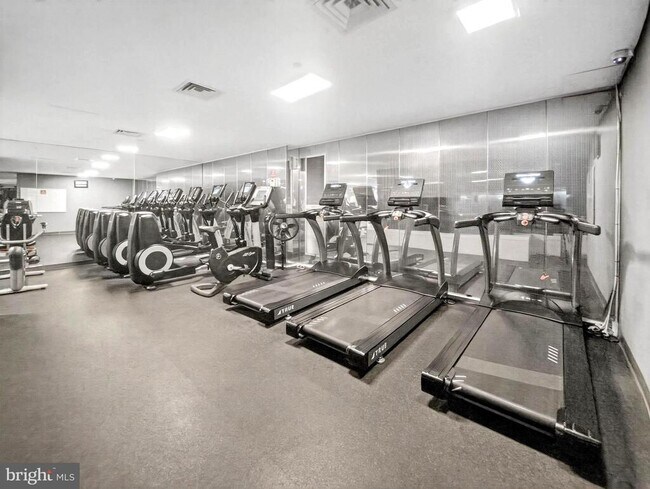 Building Photo - 1530 Key Blvd