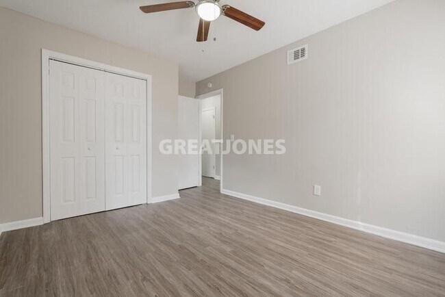 Building Photo - NOW OFFERING 1-MONTH FREE OFF FIRST FULL M...