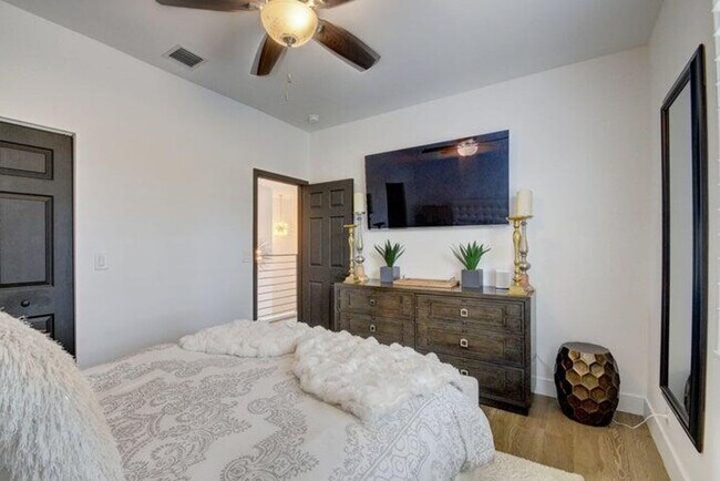 Building Photo - 6298 Sand Hills Cir