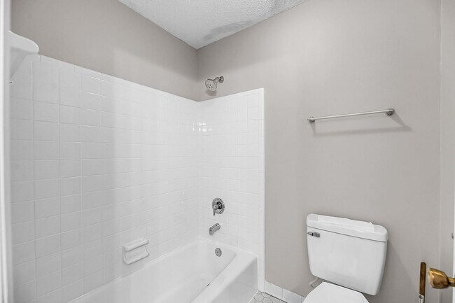 Building Photo - 2 Bedroom, 2.5 Bath Home with Flex Room on...