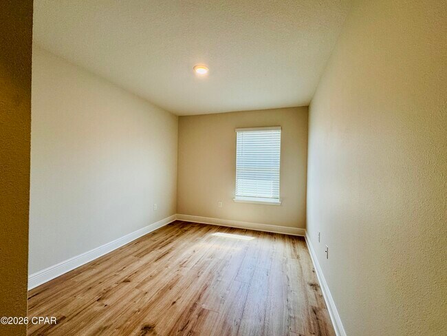 Building Photo - 10 Renea Cv