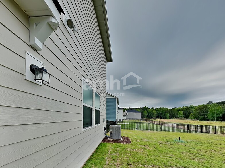 Building Photo - 1212 Livengood Wy