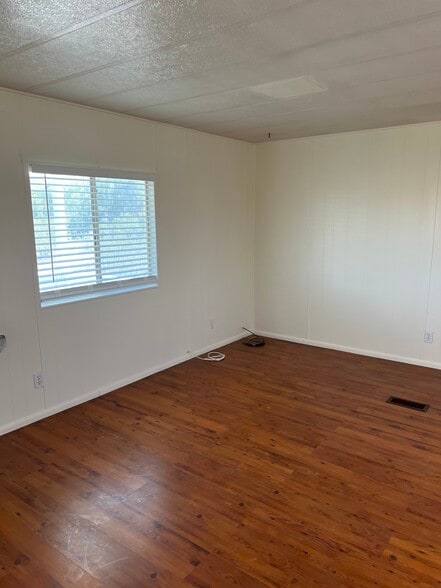 Building Photo - 539 N Starr Rd