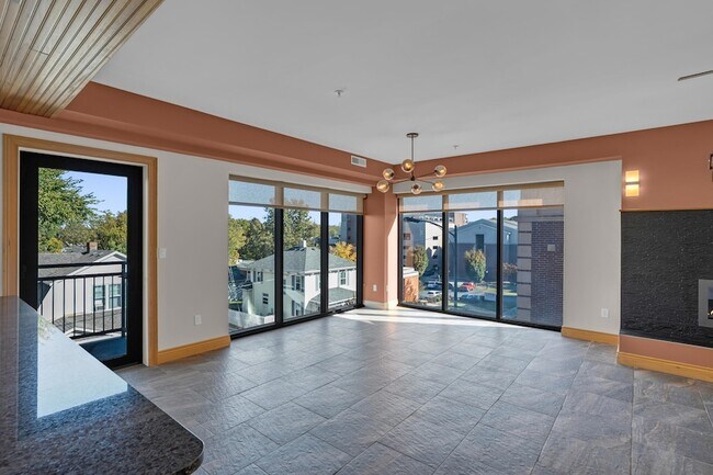 Building Photo - 1200 E Walnut St