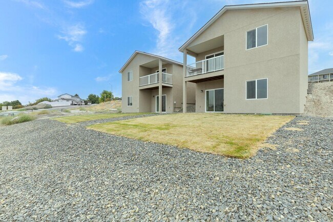 Building Photo - Great West Richland Location