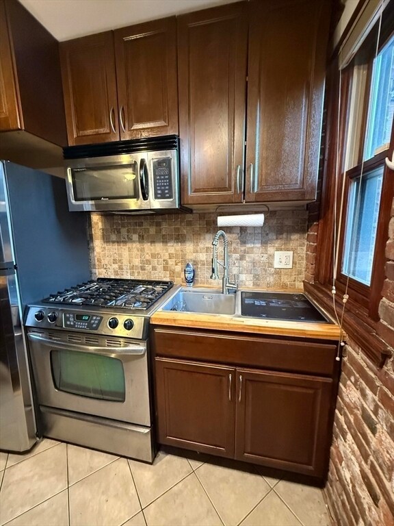 Building Photo - 337 Beacon St