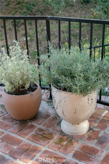 Building Photo - 16851 Hay Dr