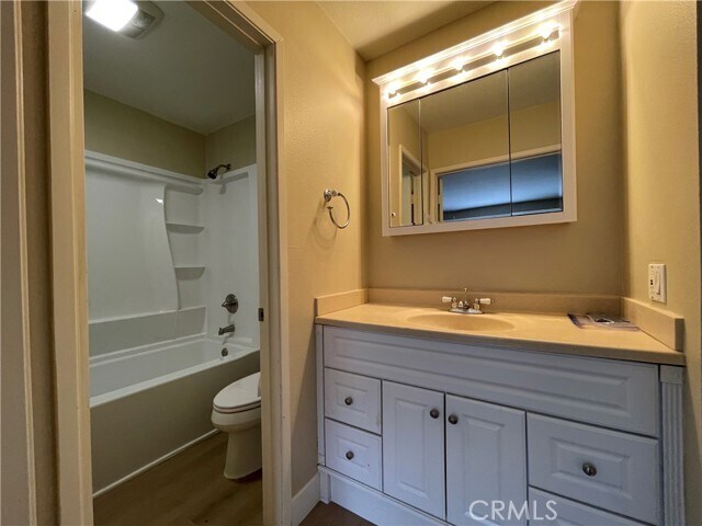 Building Photo - 61 Streamwood