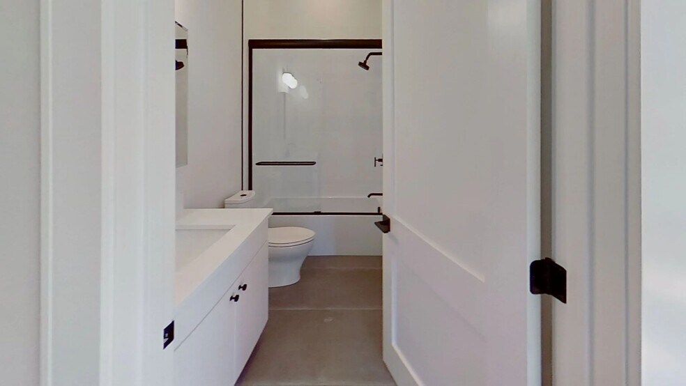 Building Photo - 18 Highgate St