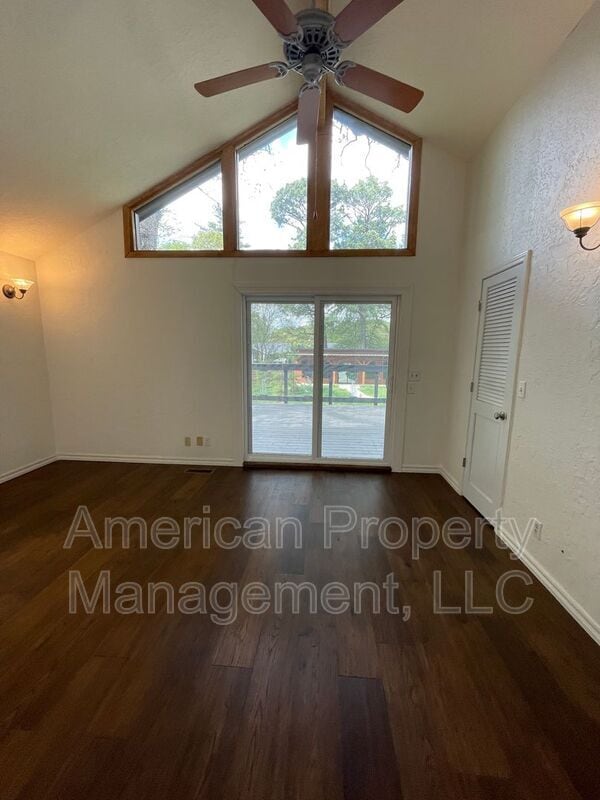 Building Photo - 3711 E 108th St