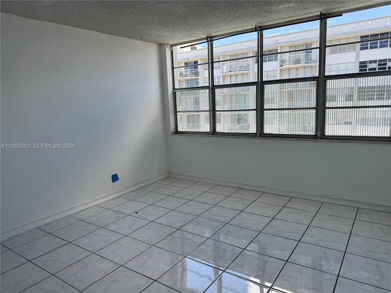 Building Photo - 16740 NE 9th Ave